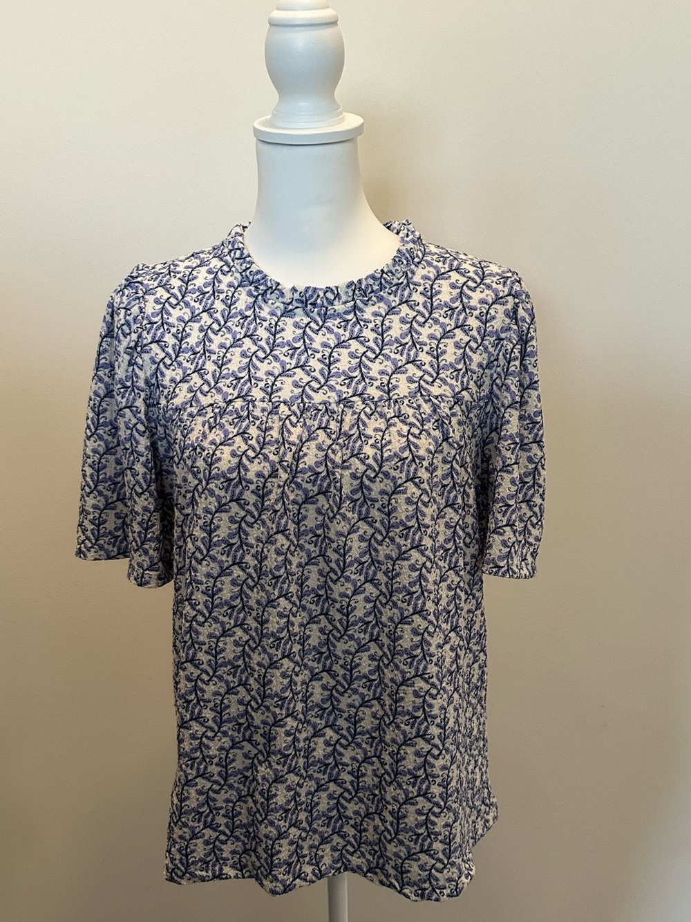 LOFT Women’s Patterned Short Sleeve Ruffle Neckline Blouse